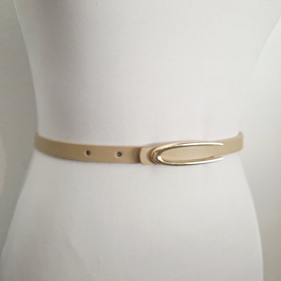 Tan Belt With Gold Buckle - Picture 6 of 8